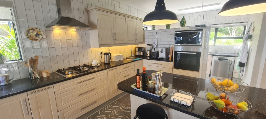 3 Bedroom Property for Sale in Village On Sea Western Cape